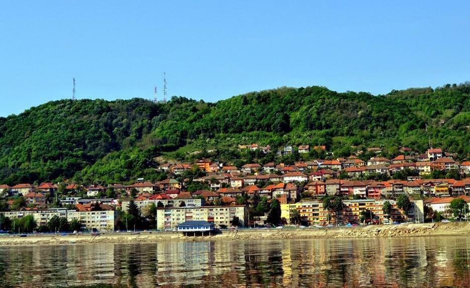 Apartament R&A Leilighet Orşova Eksteriør bilde
